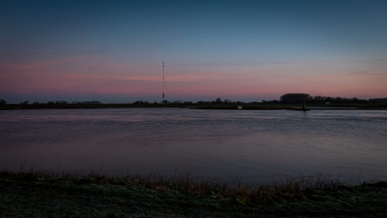 Zonsopkomst afgelopen zaterdag aan de Lek, bij Middelwaard (de Put)….