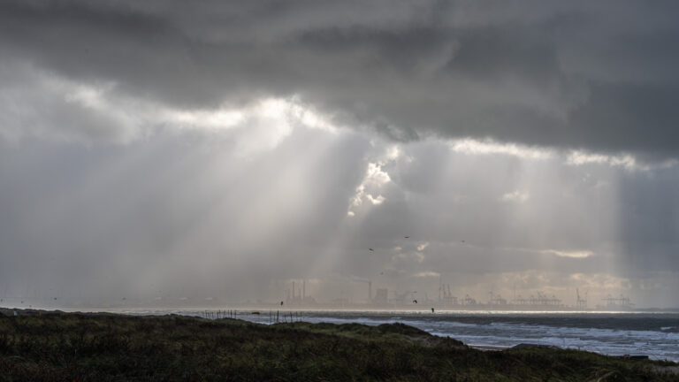 Zonneharpen boven hoek van holland….